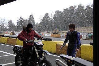 ２月　琵琶湖スポーツランド　雪で中断