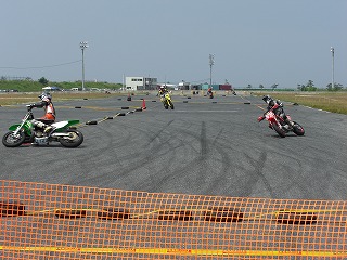 ＭＯＴＯ１ライダーデモ走行