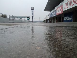 ２０１２年５月９日　ニミモト練習走行　ピット雨