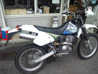 中古車　ＤＲ２５０Ｒ　右サイド