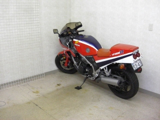 ＶＦ１０００Ｒ　リヤサス待ち