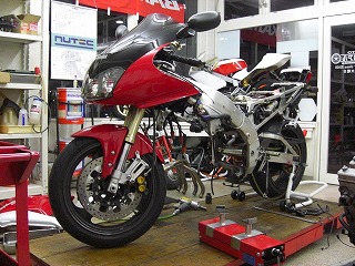 ＹＺＦ１０００Ｒサンダーエース　エンジン降ろし