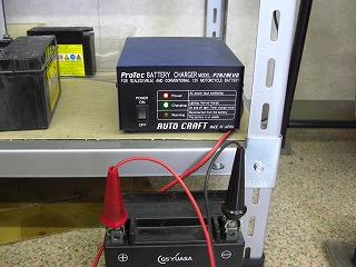トライアンフ バッテリー充電